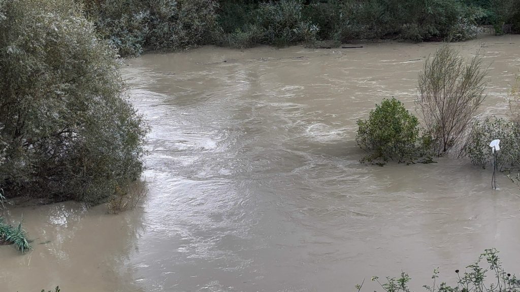 Σφοδρές βροχοπτώσεις πλήττουν Δυτική Ελλάδα και Ιόνιο: Kατολισθήσεις και πλημμυρισμένοι δρόμοι (φωτο)