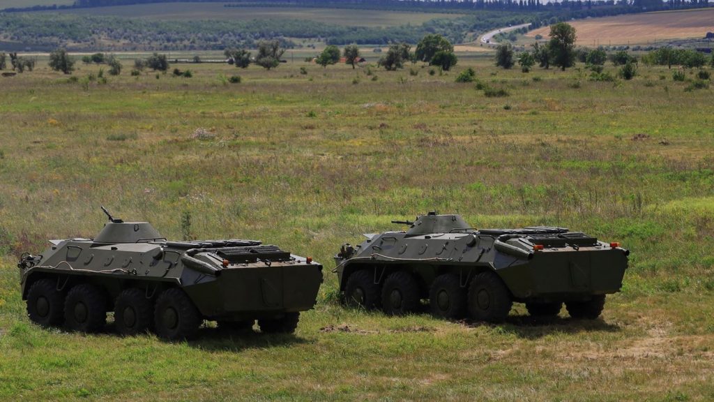 Βίντεο: Ρωσικό FPV διαλύει ουκρανικό τεθωρακισμένο όχημα κοντά στην Οσάντκοβκα