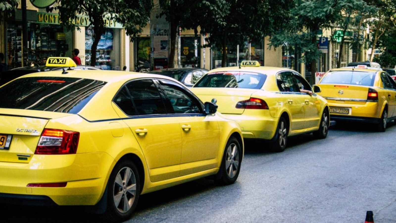 Αττική: Συνελήφθησαν δύο οδηγοί ταξί για πλαστές άδειες οδήγησης