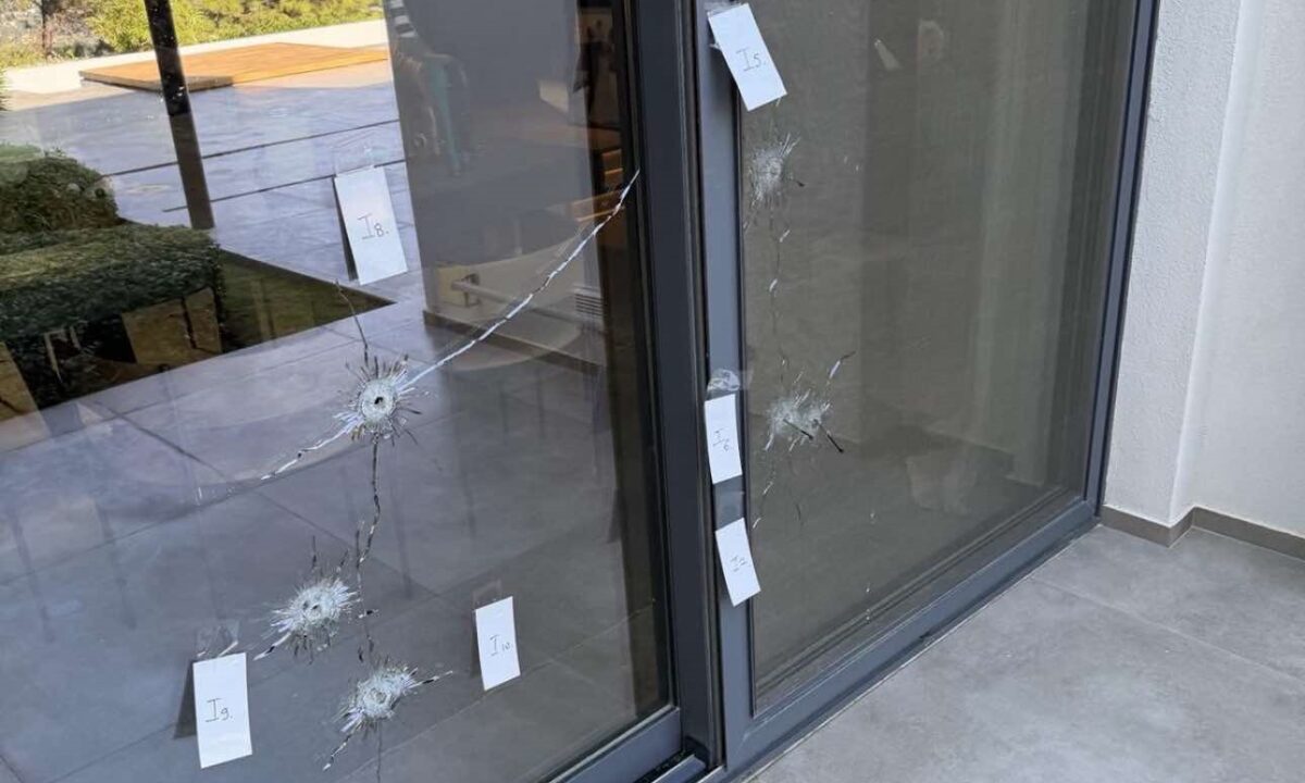 Ρόδος: Eξιχνιάστηκε η υπόθεση των πυροβολισμών σε σπίτι επιχειρηματία – Αναζητούνται τρία άτομα