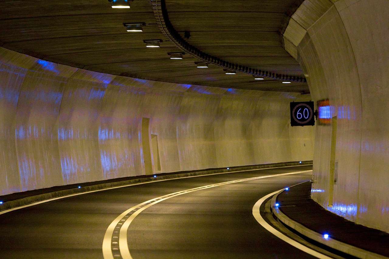 Έρχονται προηγμένες κάμερες ακόμη και στα τούνελ – Ποια χώρα βάζει «φρένο» στους επικίνδυνους ελιγμούς