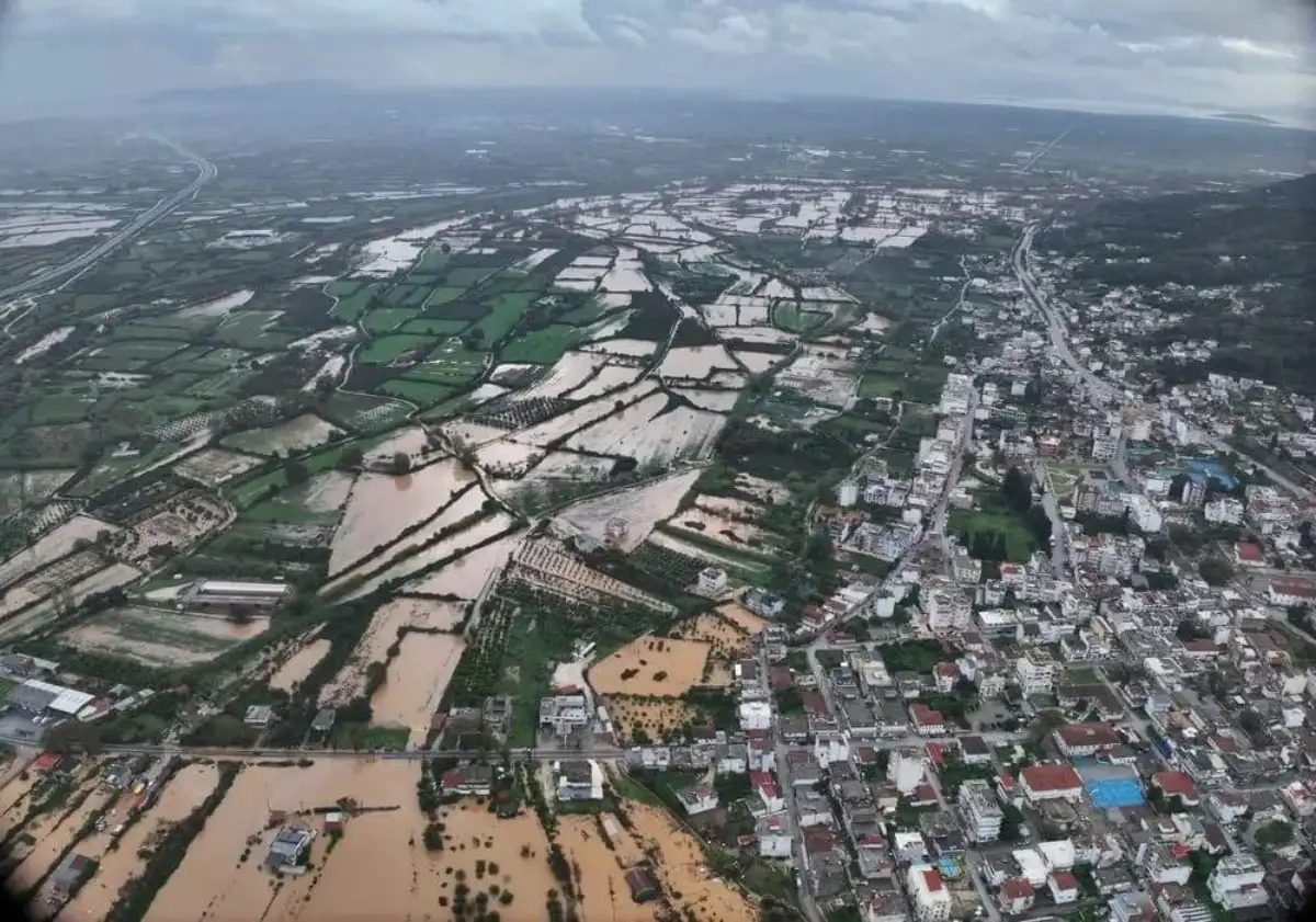 Εικόνες από ψηλά αποκαλύπτουν τις τεράστιες καταστροφές σε Φιλιππιάδα και Καστοριά λόγω των σφοδρών βροχοπτώσεων