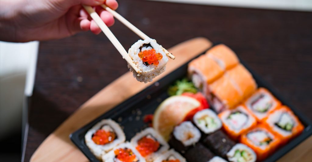 Όσα πρέπει να ξέρετε για το παράσιτο Anisakis με το οποίο μολύνθηκε ο 22χρονος που έφαγε σούσι: Ποια τα συμπτώματα