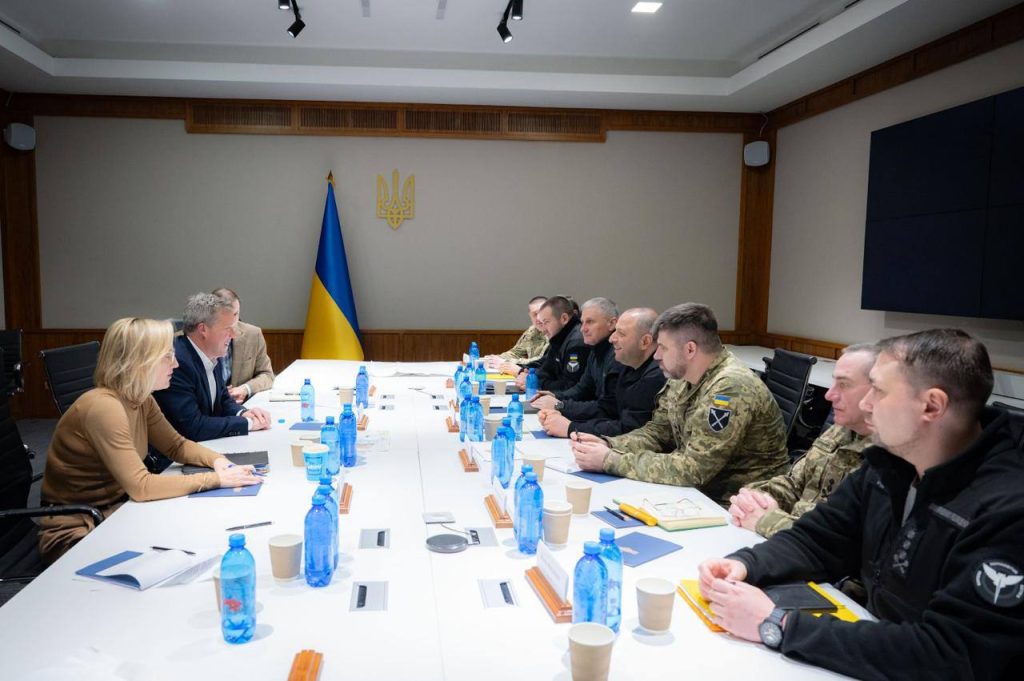 Ο Β.Ζελένσκι διάλεξε όλη την…αφρόκρεμα για τις διαπραγματεύσεις με τις ΗΠΑ – Αναλυτικά τα μέλη της αντιπροσωπείας