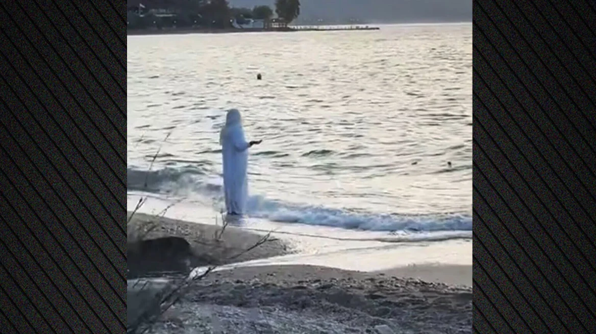 «Μυστήριο» με γυναίκα ντυμένη στα λευκά σε στάση διαλογισμού σε παραλία του Πηλίου: Δείτε βίντεο