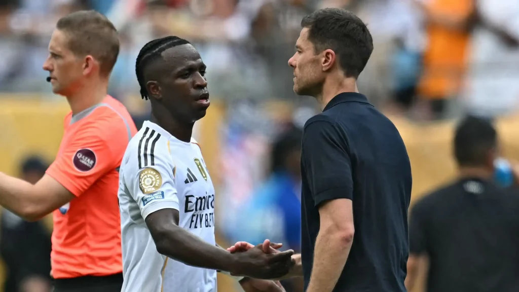 Ετοιμάζεται νέο συμβόλαιο στον Βινίσιους: Η «ανακωχή» με τον Τσάβι Αλόνσο και ο καταλυτικός ρόλος του Φ.Πέρεθ