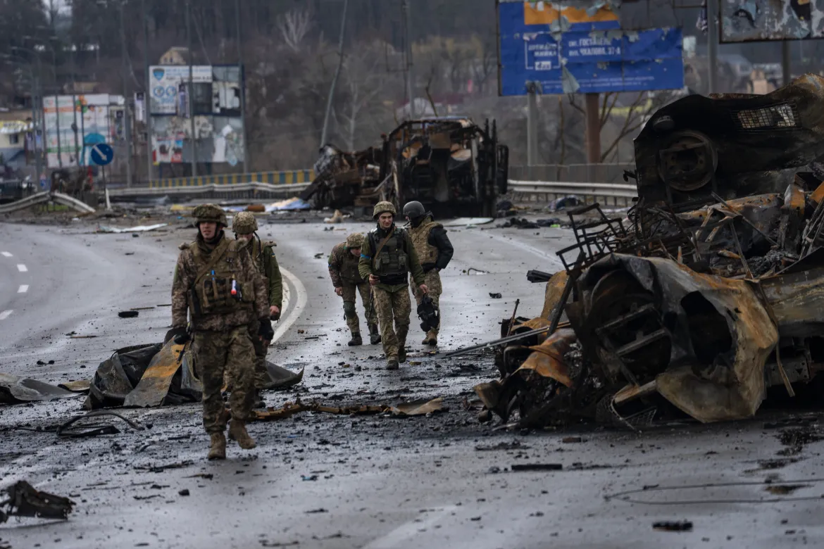 Σκηνές «Mad Max» στο Κουπιάνσκ: Ρωσικό FPV «θερίζει» ουκρανικό όχημα που προσπαθεί να διαφύγει (βίντεο)