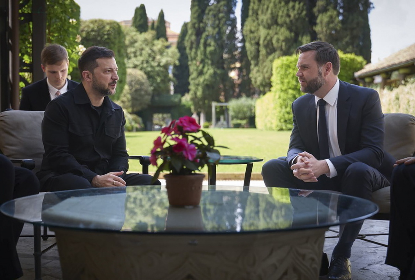 Τζέι Ντι Βανς: «Ούτε με περισσότερα όπλα θα μπορούσε να κερδίσει η Ουκρανία», είπε ο Αμερικανός αντιπρόεδρος