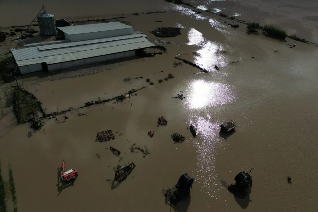 Σφοδρές πλημμύρες πλήττουν την Αλβανία: Μία νεκρή (φωτο – βίντεο)