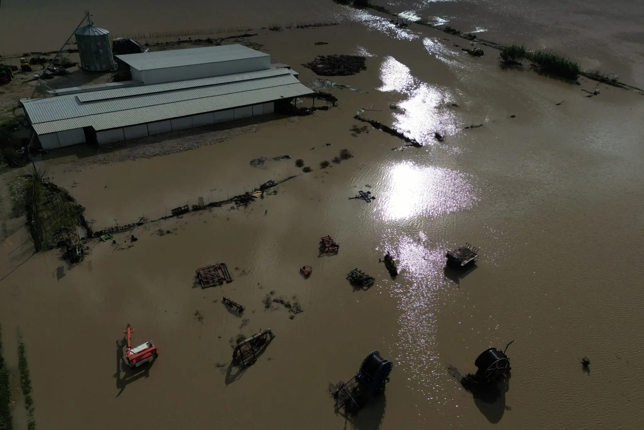 Σφοδρές πλημμύρες πλήττουν την Αλβανία: Μία νεκρή (φωτο – βίντεο)