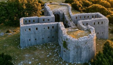 Το Κάστρο Πέντε Πηγαδιών: Το φρούριο που έκτισαν οι Τούρκοι σε σχήμα σταυρού (βίντεο)