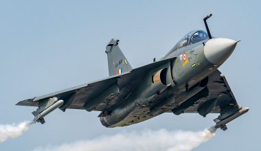Η τραγωδία του Tejas ματαιώνει την εξαγωγική προσπάθεια του ινδικού μαχητικού – Δείτε βίντεο από την συντριβή του