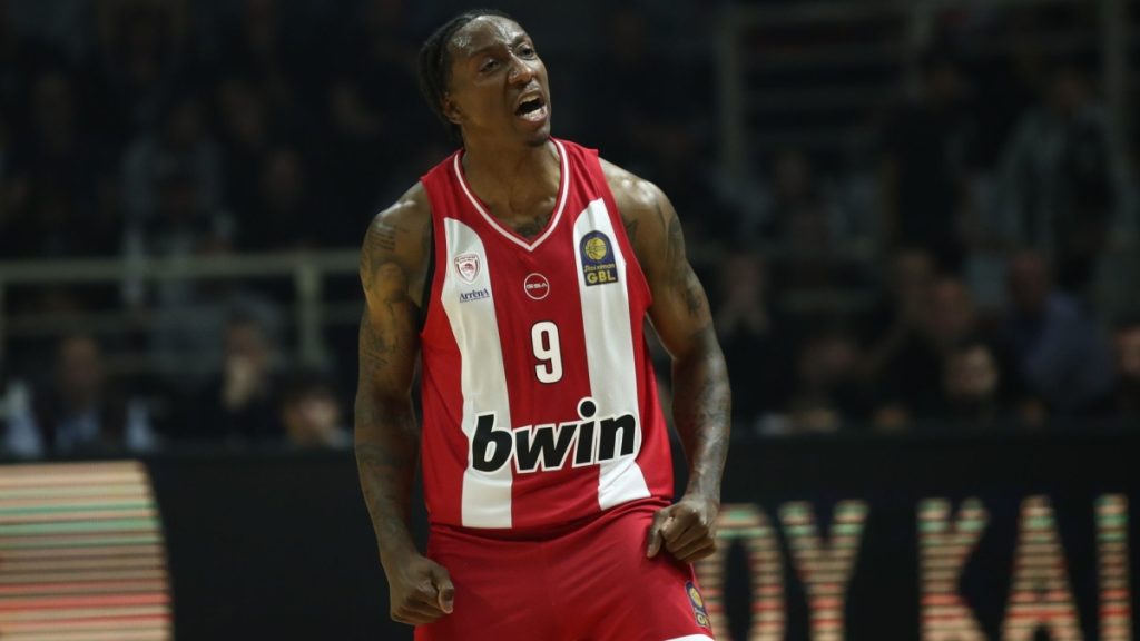 ΠΑΟΚ – Ολυμπιακός 81-92: Ο εξαιρετικός Σέιμπεν Λι πήρε το όπλο του και «καθάρισε» τον Δικέφαλο του Βορρά (βίντεο)