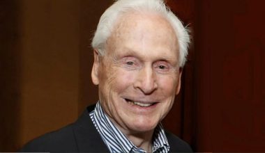 Πρώην Διευθύνων Σύμβουλος της Hughes Aircraft λίγες μέρες πριν πεθάνει: «Υπάρχουν εξωγήινοι!» (βίντεο)