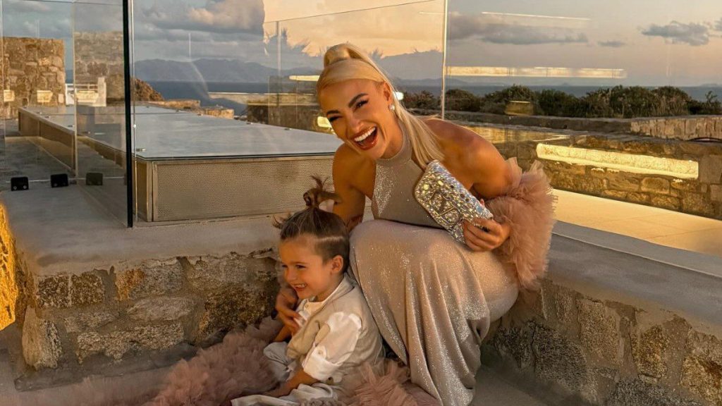 Η Ιωάννα Τούνη ποζάρει αγκαλιά με τον γιο της – «Το ασφαλές του μέρος και το δικό μου» (φωτο)