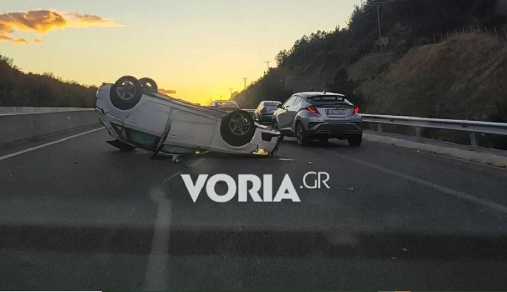 Τροχαίο με δύο τραυματίες στη Θεσσαλονίκη μετά τη σύγκρουση αυτοκινήτων (φωτο)