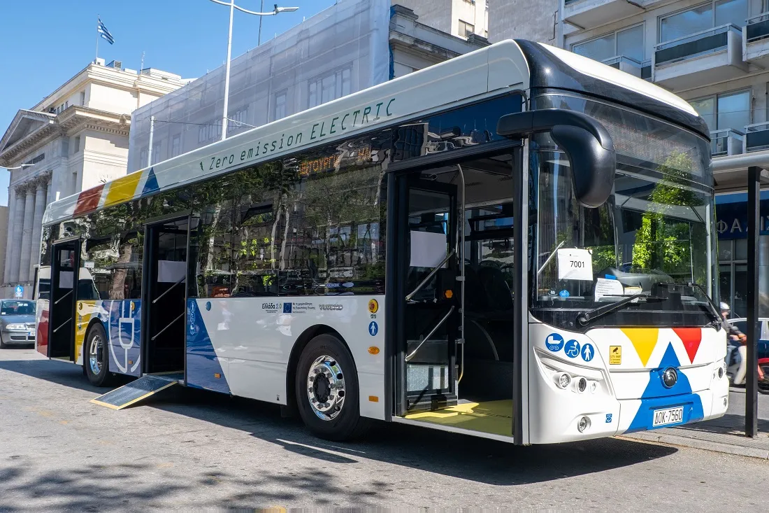 Θεσσαλονίκη: Στις φλόγες «τυλίχθηκε» λεωφορείο του ΟΑΣΘ – Επέβαιναν 15 άτομα (φωτο)