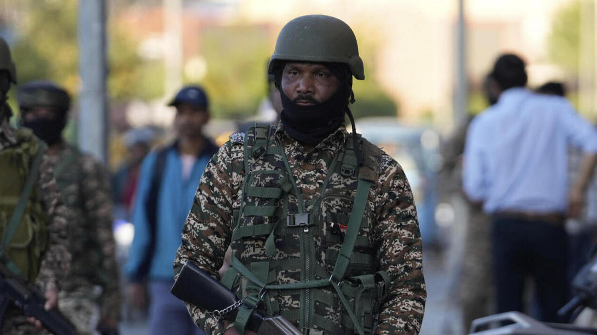 Πακιστάν: Τουλάχιστον τρεις νεκροί σε επίθεση καμικάζι εναντίον δυνάμεων ασφάλειας των συνόρων