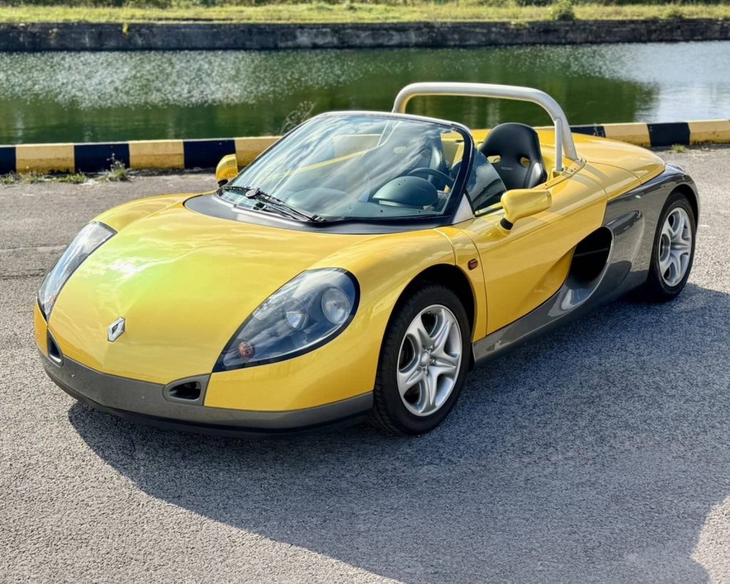 Ταξίδεψε στο 1997 με Renault Spider που έχει μόλις 154 km