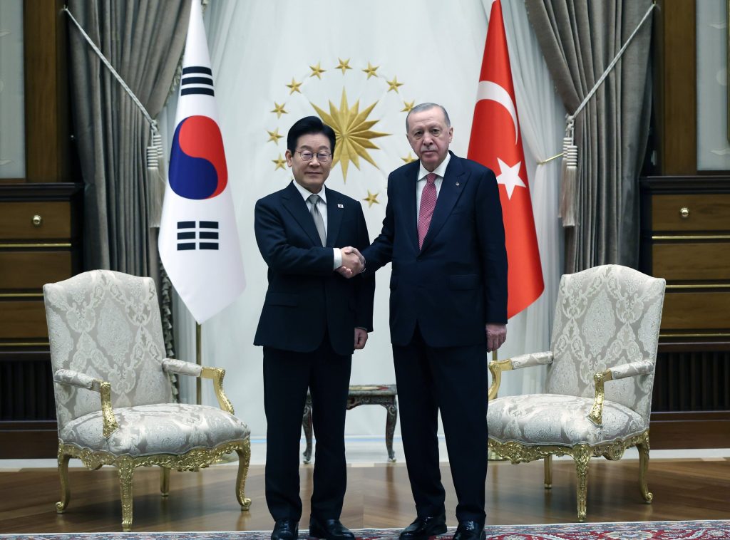 Στη Νότια Κορέα ο Τ.Ερντογάν: Επιστρέφει στην Άγκυρα με μνημόνιο συνεργασίας για τα πυρηνικά