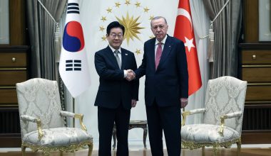 Στη Νότια Κορέα ο Τ.Ερντογάν: Επιστρέφει στην Άγκυρα με μνημόνιο συνεργασίας για τα πυρηνικά