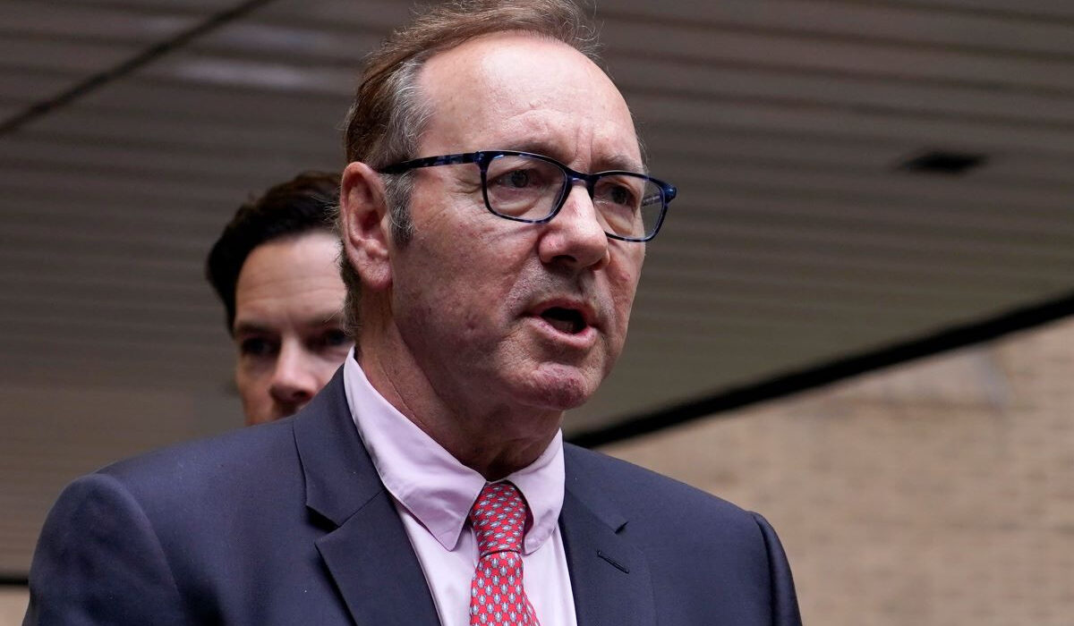 Σκληρή γλώσσα από τον Κέβιν Σπέισι: «Γράφονται μαλ@@ιες ότι έχω μείνει άστεγος»