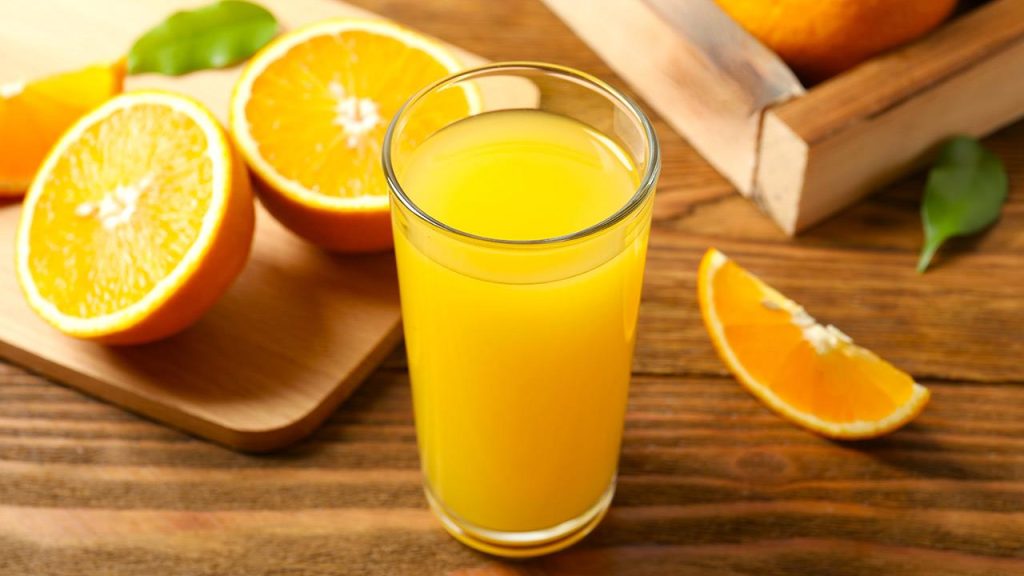 Δείτε πώς δύο ποτήρια με χυμό πορτοκάλι την ημέρα επηρεάζουν την υγεία μας