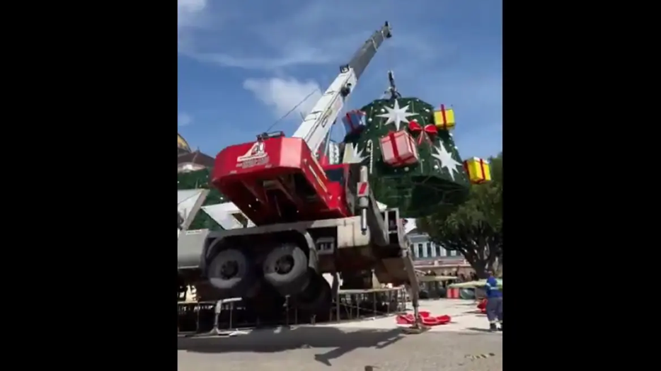 Τραγωδία στη Βραζιλία: Γερανός καταπλάκωσε 40χρονο εργάτη που έστηνε χριστουγεννιάτικο δέντρο (βίντεο)