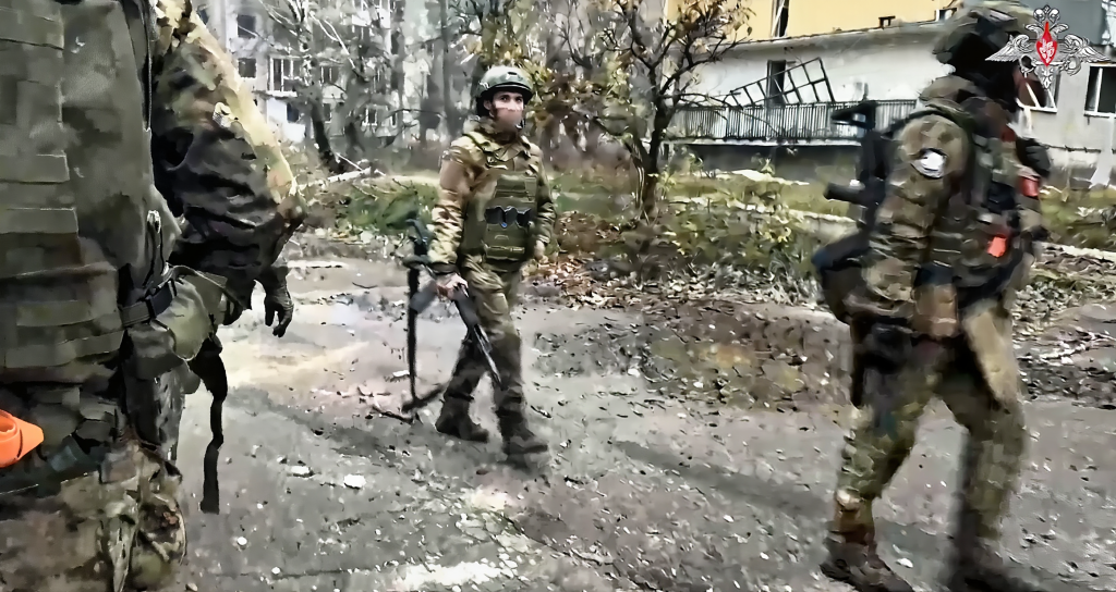 Ποκρόβσκ: Εγκλωβισμένοι κάτοικοι χαιρετούν τους Ρώσους στρατιώτες ως απελευθερωτές (βίντεο)