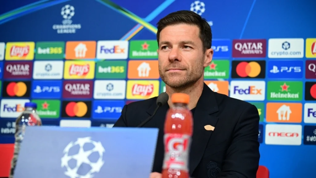 Ο Τσάβι Αλόνσο «έπλεξε» το εγκώμιο του Μεντιλίμπαρ: «Επιτέλους απολαμβάνει την αναγνώριση που του αξίζει»