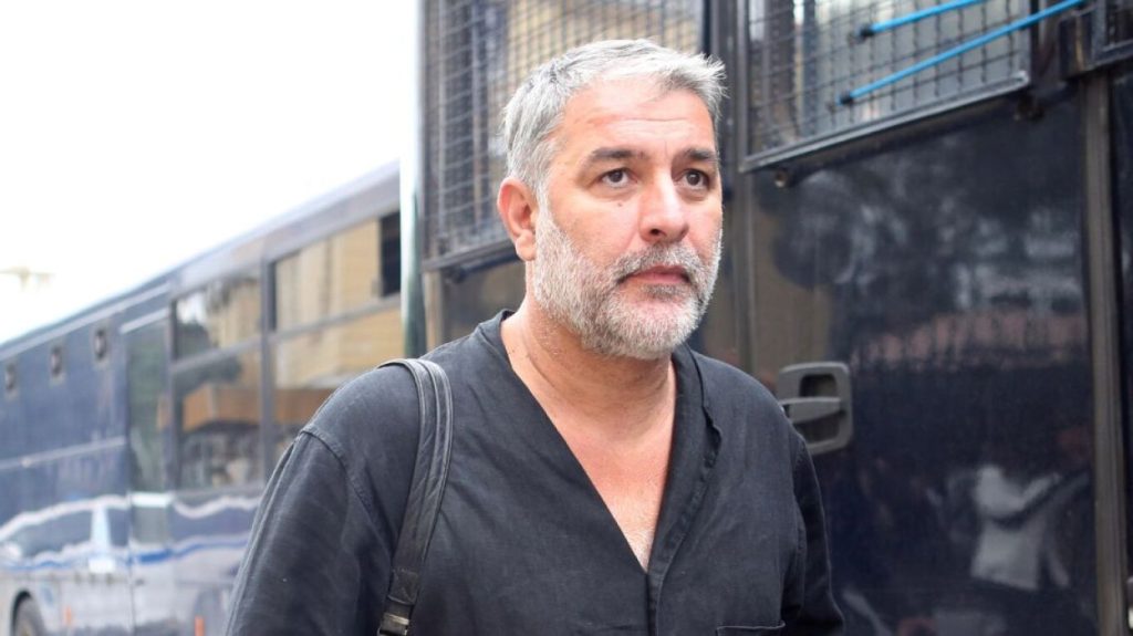 Β.Μπισμπίκης: «Αστεία και χυδαία τα δημοσιεύματα ότι υπάρχει κάτι ερωτικό με τη Δανάη Παππά» (βίντεο)