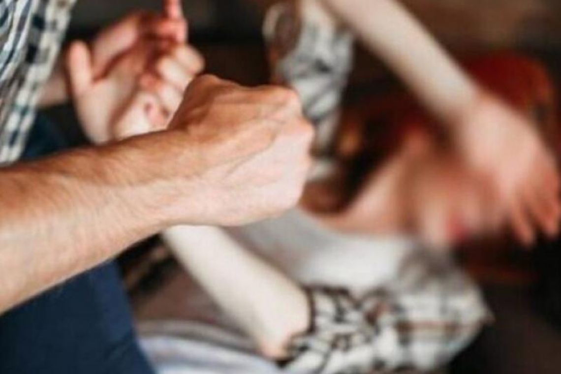 Ημέρα κατά της ενδοοικογενειακής βίας: 63χρονος χτύπησε τη σύζυγό του μέσα σε πλοίο της γραμμής Σαλαμίνα – Πέραμα