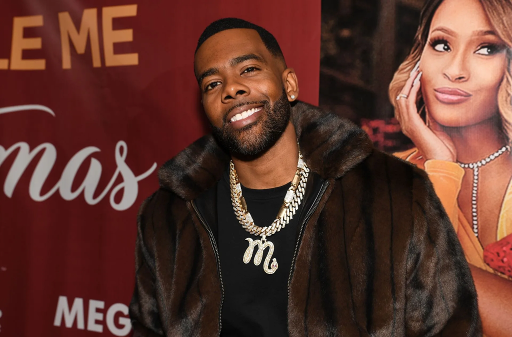 Βίντεο: Η στιγμή που θαυμάστρια πιάνει τα γεννητικά όργανα του Mario Dewar Barrett κατά τη διάρκεια συναυλίας