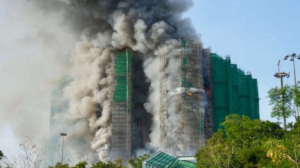 Ανεβαίνει ο τραγικός απολογισμός από την φωτιά στους ουρανοξύστες στο Χονγκ Κονγκ: 36 νεκροί και 279 αγνοούμενοι!