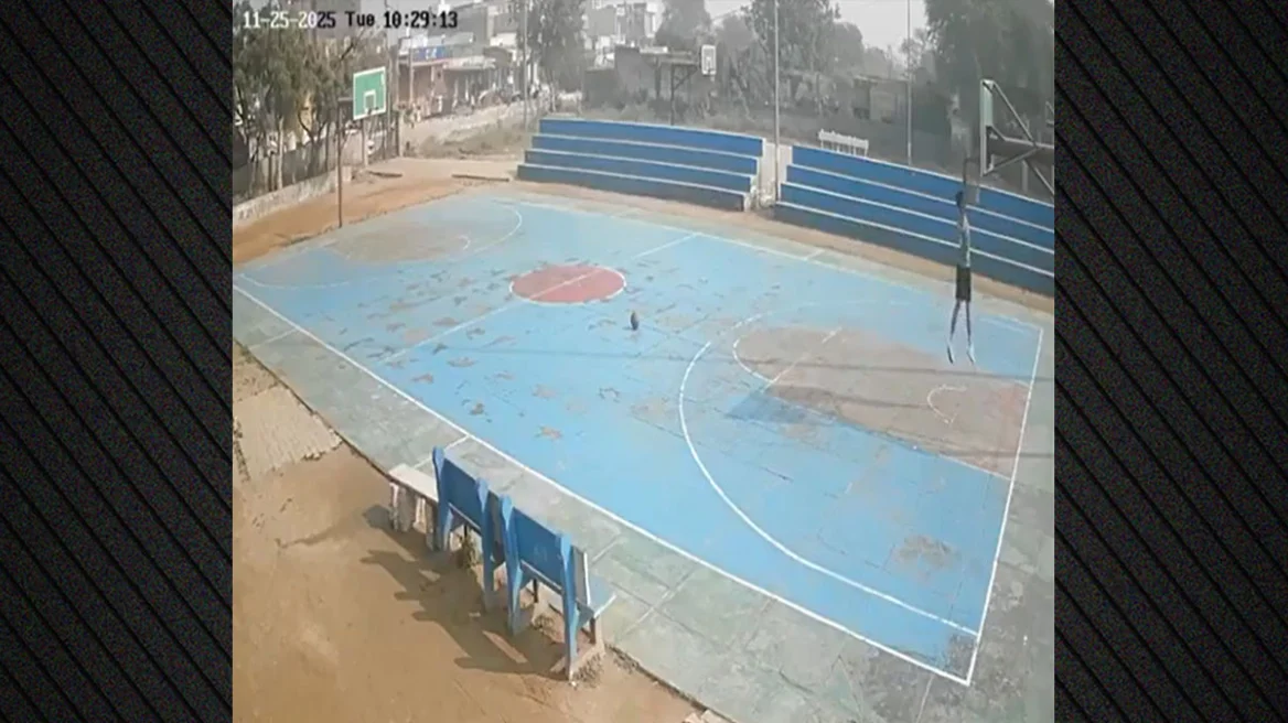 Τραγικός θάνατος για 16χρονο στην Ινδία: Tον πλάκωσε μπασκέτα μετά από κάρφωμα! (σκληρά πλάνα)