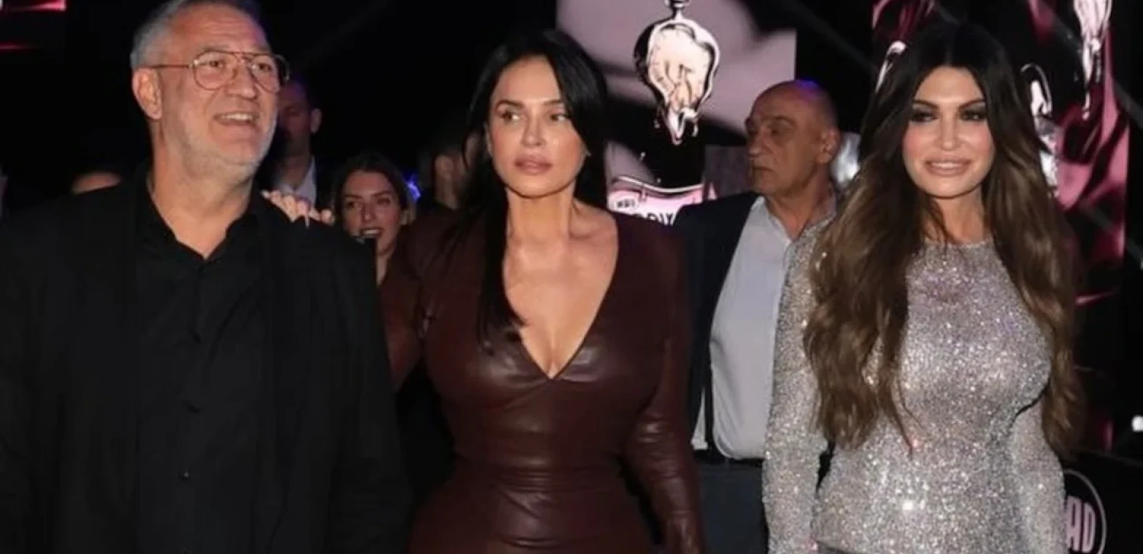 Στο Μadwalk 2025 η Κίμπερλι Γκιλφόιλ – Μαζί της και η γνωστή σχεδιάστρια μόδας Σίλια Κριαθριώτη (φωτο)