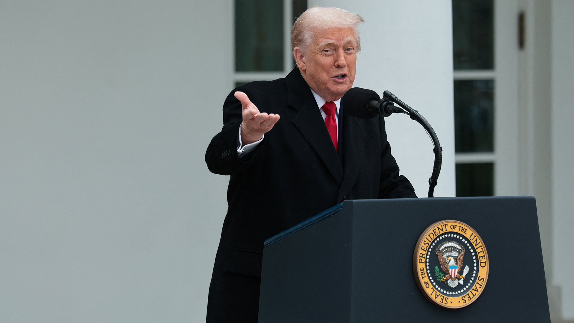 ΗΠΑ: Eντολή Ν.Τραμπ να επανεξεταστούν όσοι έχουν πράσινη κάρτα από «χώρες που προκαλούν ανησυχία»