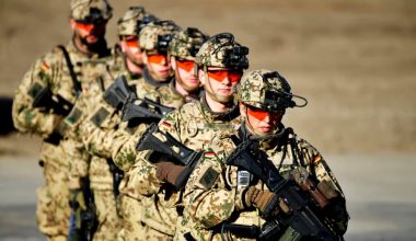 WSJ: «Η Γερμανία ετοιμάζεται για πόλεμο με την Ρωσία»