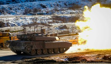 Η Γαλλία δοκιμάζει αναβαθμισμένα άρματα Leclerc με «κλουβί προστασίας» για drone