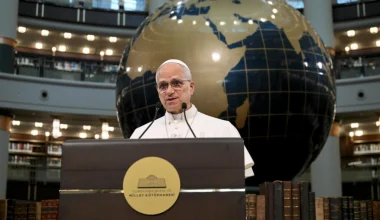 Πάπας σε Τουρκία: «Μία κοινωνία δεν είναι ζωντανή αν δεν είναι πλουραλιστική»