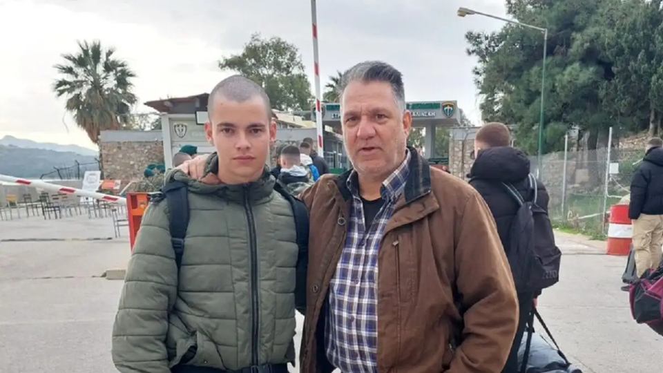«Ήρωας και αθάνατος»: Η ανάρτηση του πατέρα του 19χρονου που σκοτώθηκε από χειροβομβίδα σε πεδίο βολής στη Ρόδο