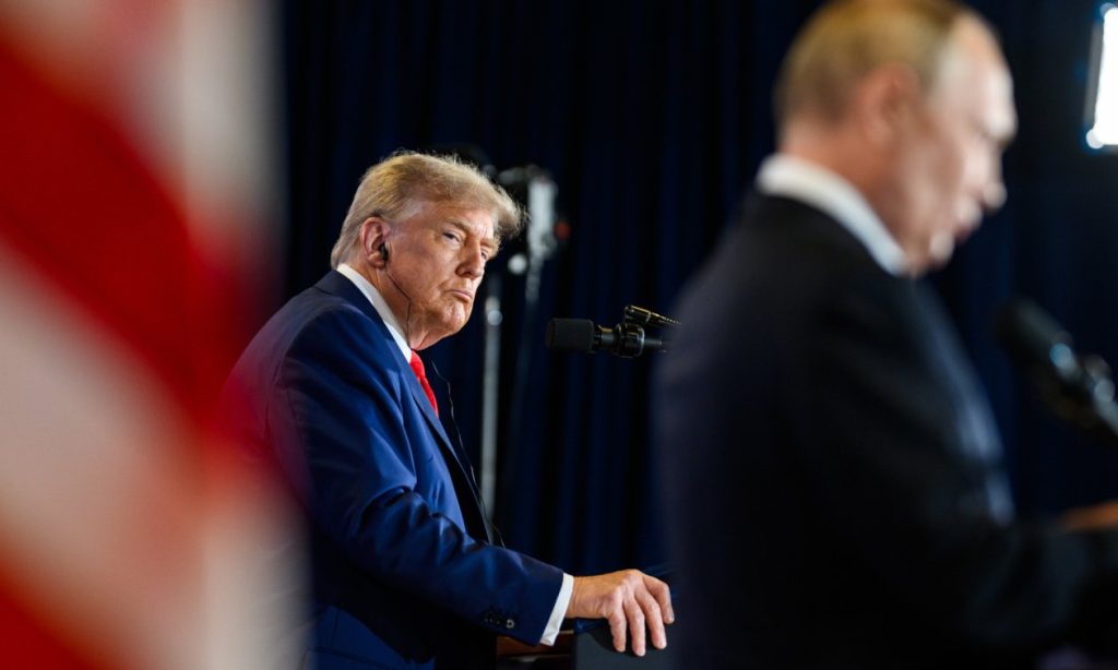 Telegraph: «Ο Ν.Τραμπ ετοιμάζεται να αναγνωρίσει τα εδάφη που έχει καταλάβει η Ρωσία στην Ουκρανία»