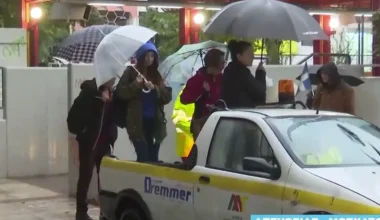 Απίστευτες καταστάσεις λόγω «Adel»: Πολίτες στο Μοσχάτο πάνε στον σταθμό του ΗΣΑΠ πάνω σε καρότσα αγροτικού!