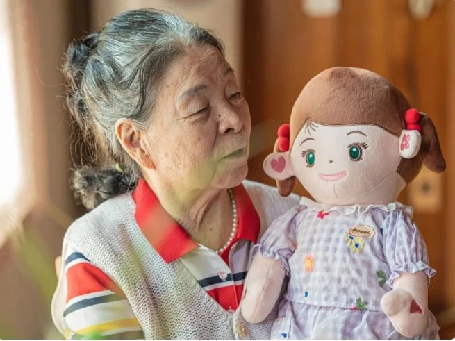 Σημεία των καιρών: Ηλικιωμένοι στην Νότια Κορέα αποκτούν για «εγγόνια» ρομπότ με ΑΙ!