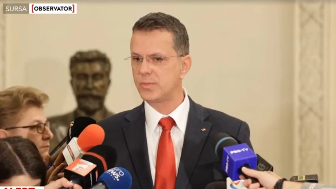 Ρουμανία: Παραιτήθηκε ο υπουργός Άμυνας – Είχε δώσει ψευδή στοιχεία στο βιογραφικό του