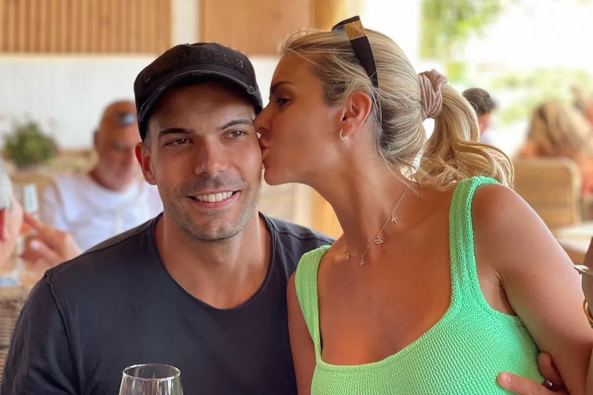 Στιγμές χαλάρωσης για τον Κ.Σλούκα: Ταξίδεψε στο Λονδίνο με την οικογένειά του (φωτο)