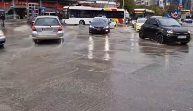 Η κακοκαιρία Adel έπληξε και την Θεσσαλονίκη: Πλημμύρισαν οι δρόμοι στο κέντρο της πόλης (βίντεο)