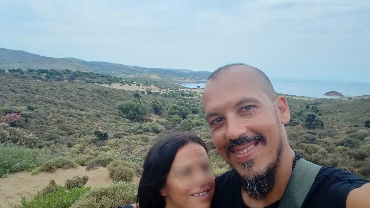 Αποδοκιμάστηκε έντονα η 46χρονη από τη Σαλαμίνα όταν έφτασε στα δικαστήρια του Πειραιά – «Ζητάω συγγνώμη»