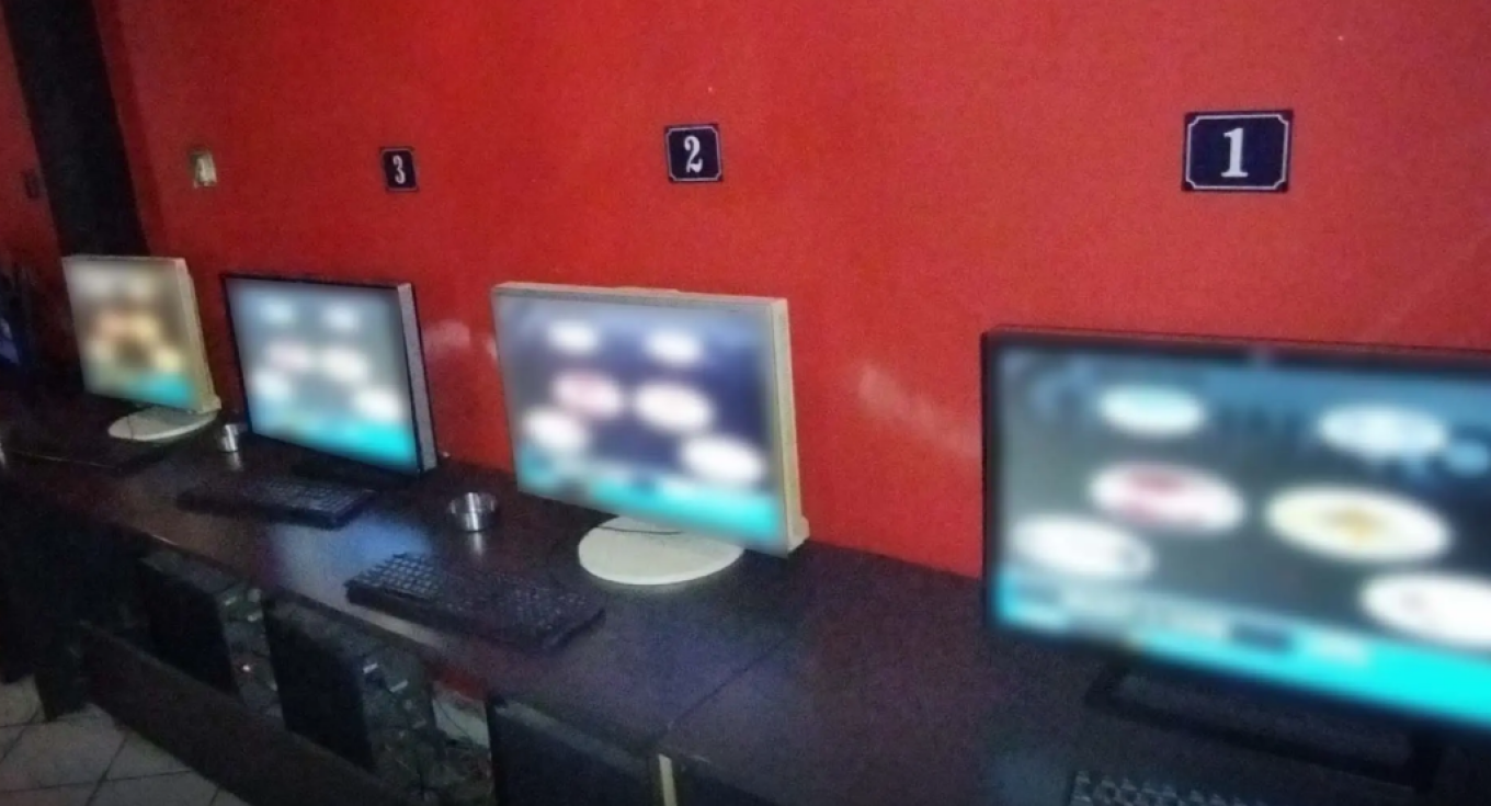 Τέσσερις συλλήψεις σε κατάστημα υγειονομικού ενδιαφέροντος: Είχαν στήσει… παράνομα «φρουτάκια» (φωτο)