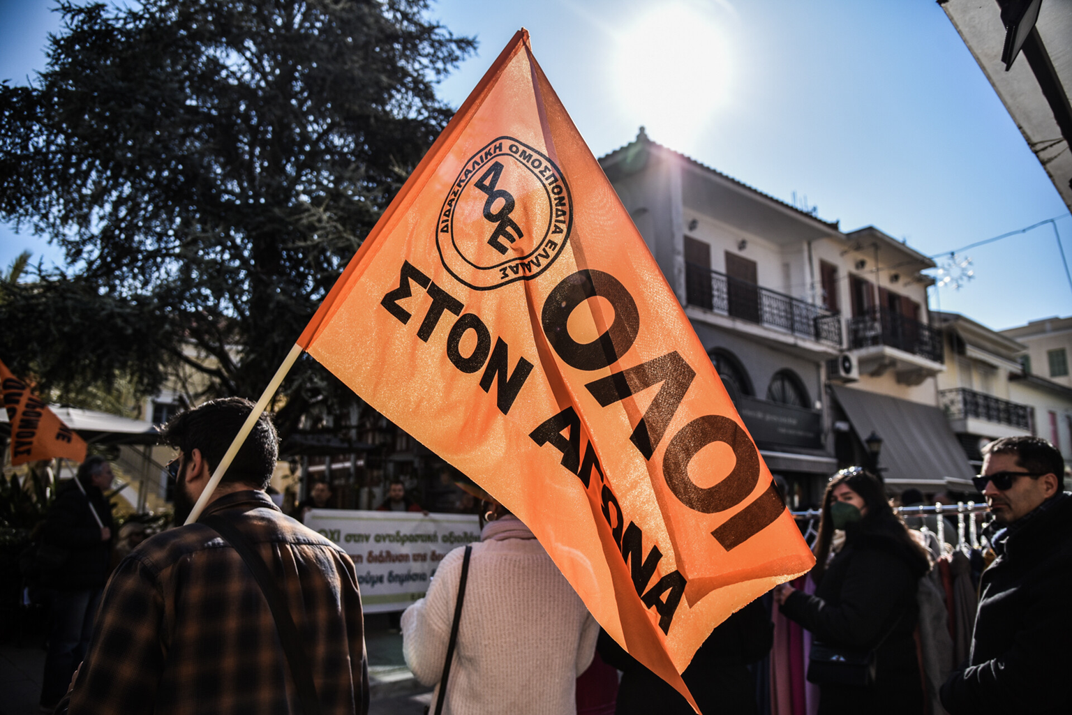 ΔOE: Πανελλαδικές στάσεις εργασίας έως τις 23 Δεκεμβρίου για τις υποχρεωτικές υπερωρίες